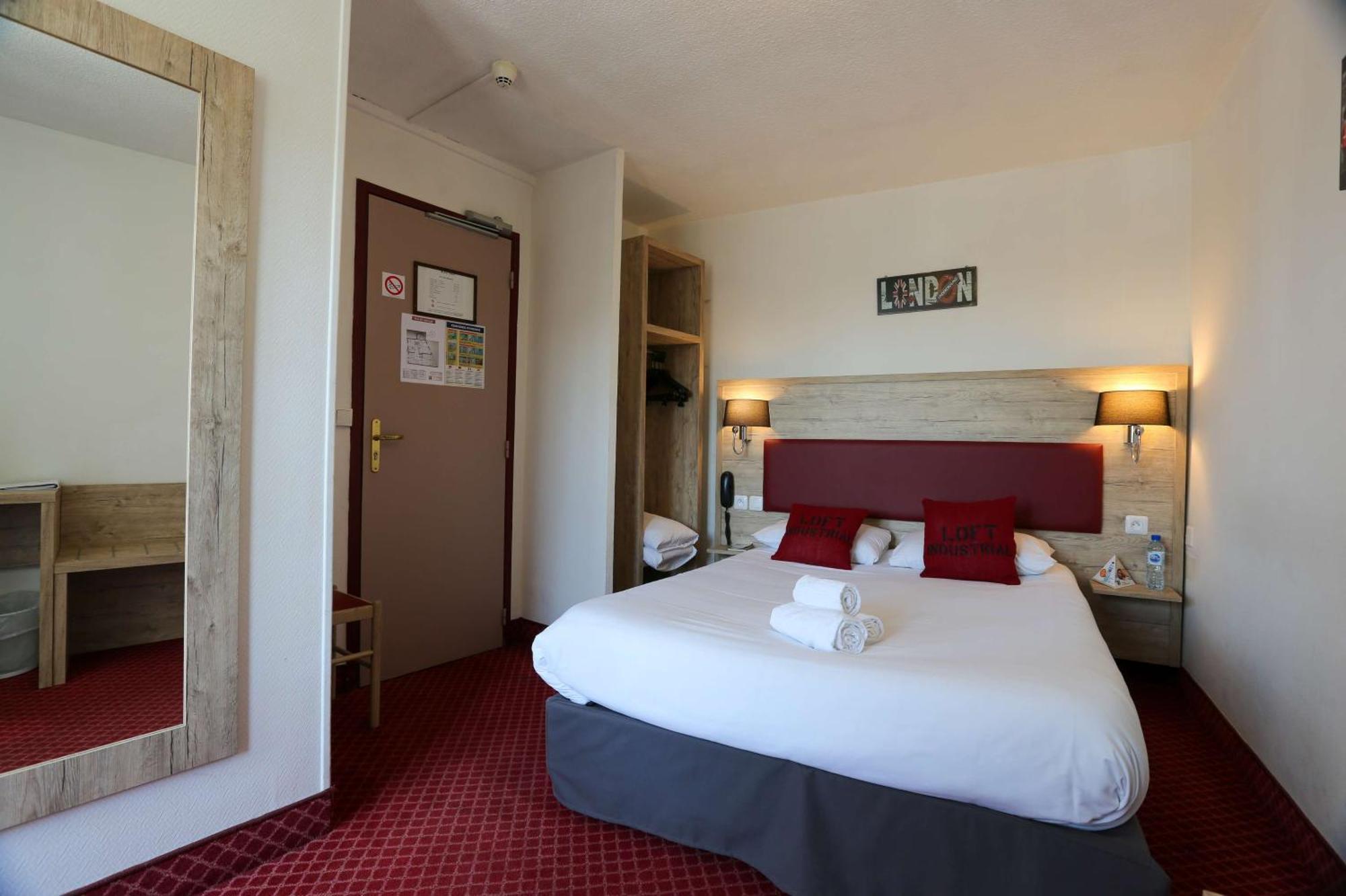 סנטה Brit Hotel Bleu Nuit מראה חיצוני תמונה