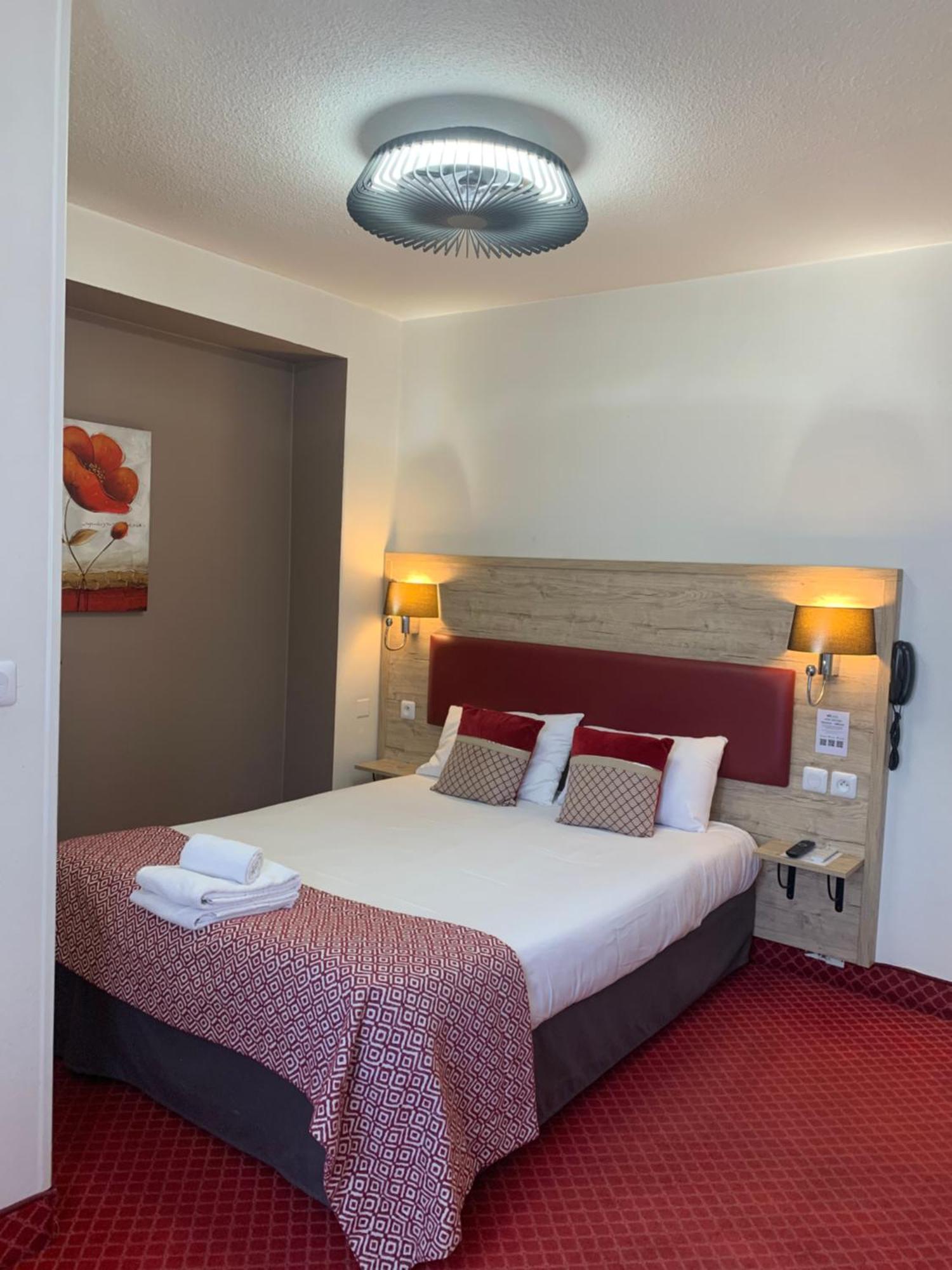 סנטה Brit Hotel Bleu Nuit מראה חיצוני תמונה